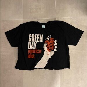 Cropped Green Day Black Graphic Tee